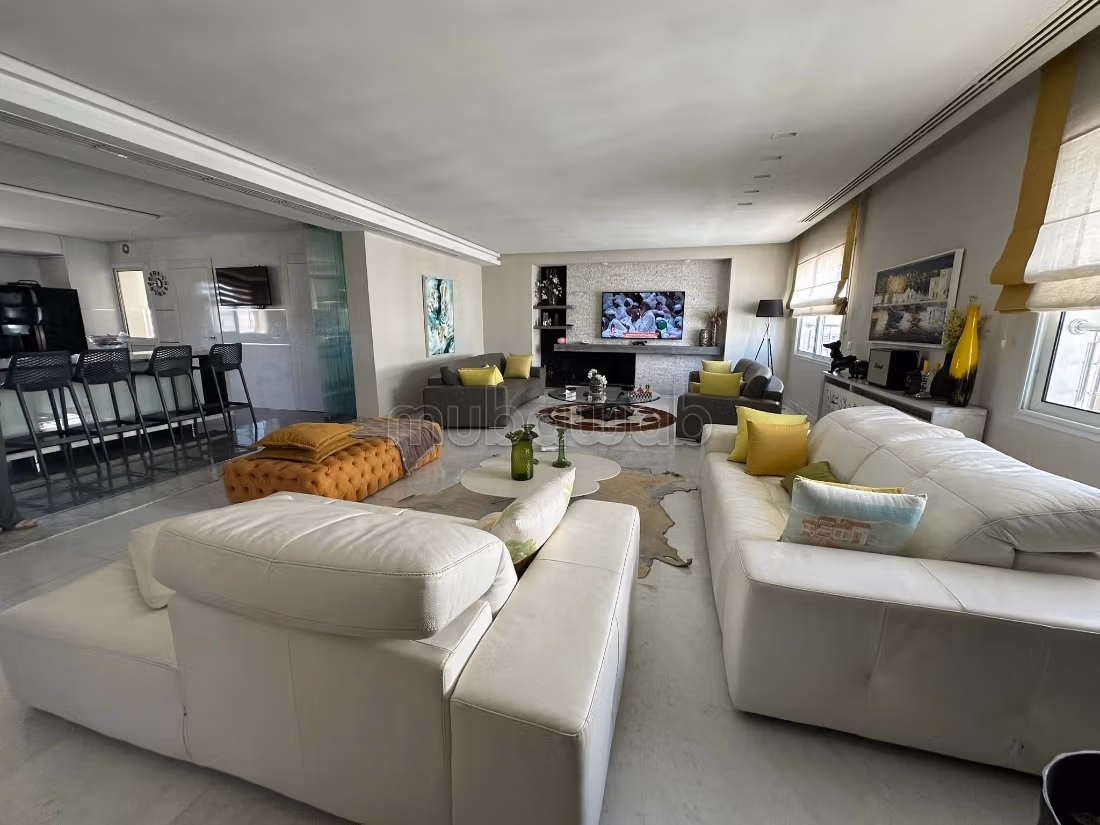 À vendre Penthouse avec studio Lac II