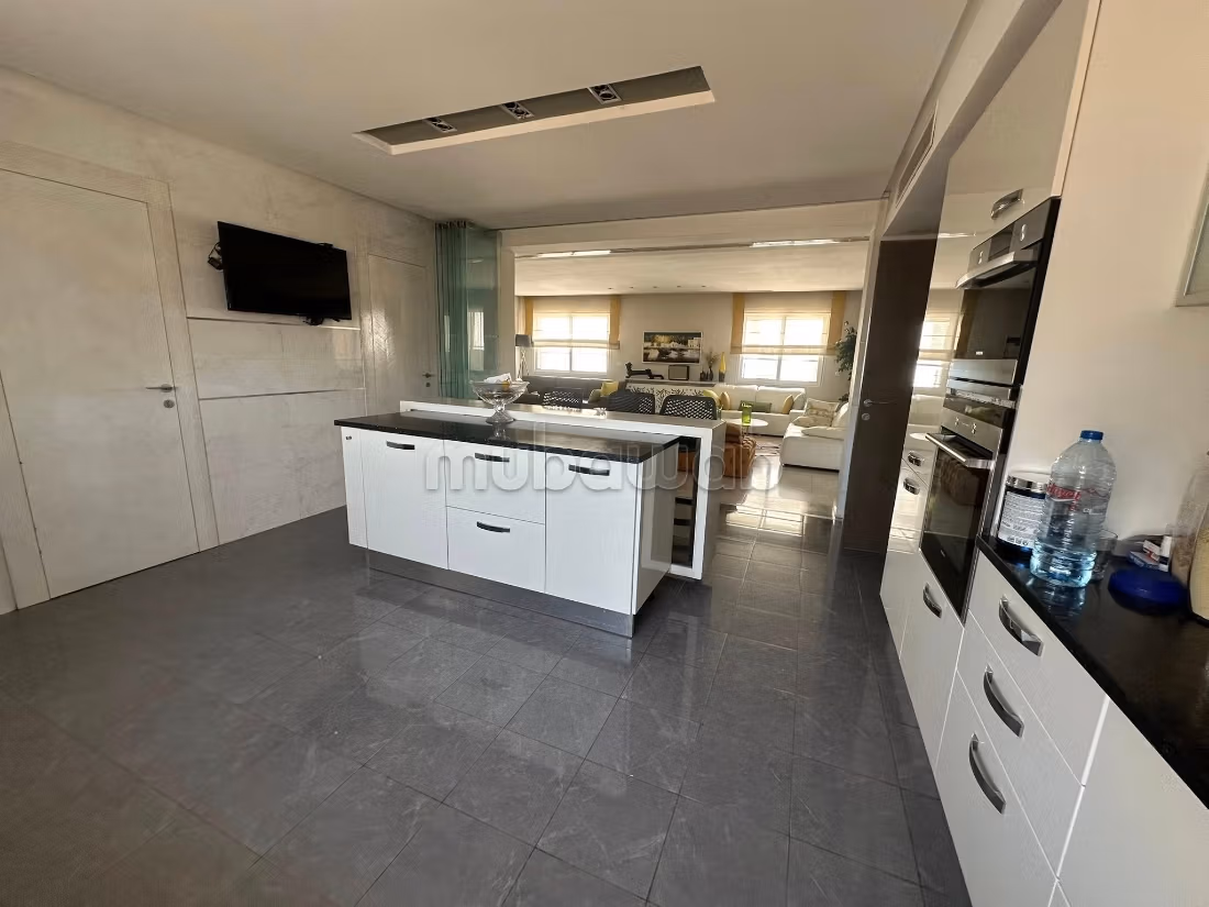 À vendre Penthouse avec studio Lac II
