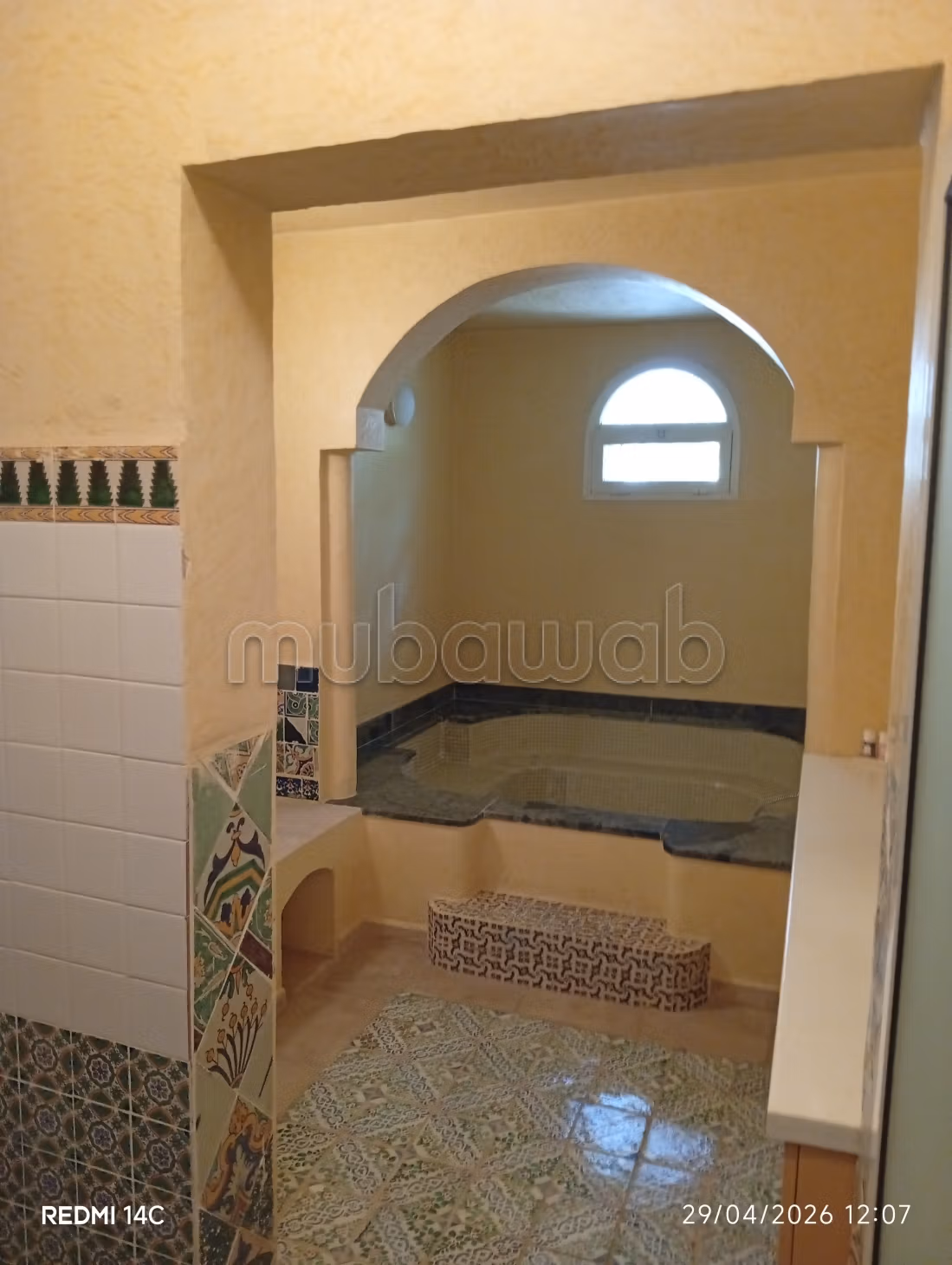 R. D. C villa meublée avec piscine la marsa