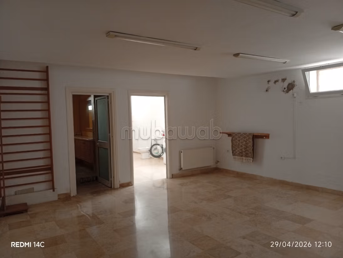 R. D. C villa meublée avec piscine la marsa