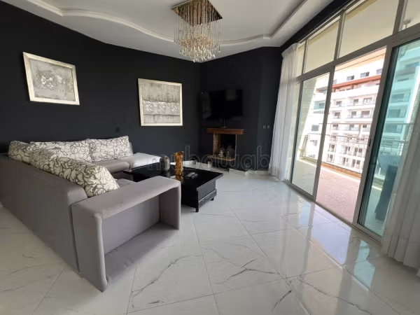 À LOUER Appartement de 180 m² à Iberia