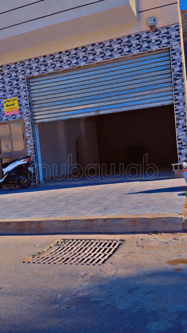 Bureaux et magasins à vendre à Daroua. Superficie totale 66 m²