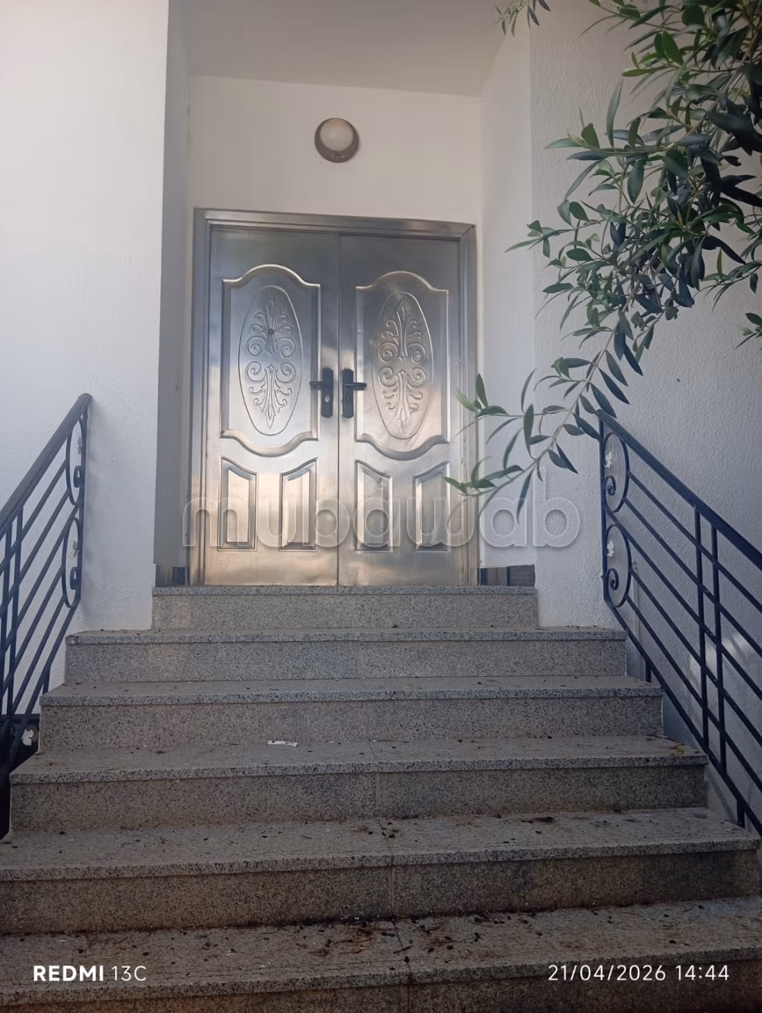 In vendita una villa con piscina e appartamenti a Yasmine Hammamet