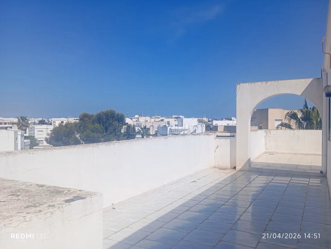 In vendita una villa con piscina e appartamenti a Yasmine Hammamet