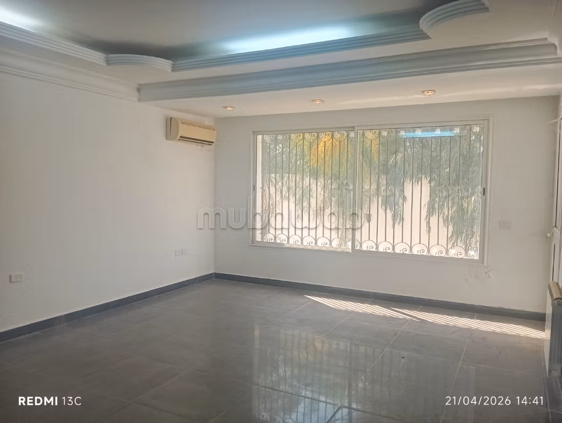 In vendita una villa con piscina e appartamenti a Yasmine Hammamet