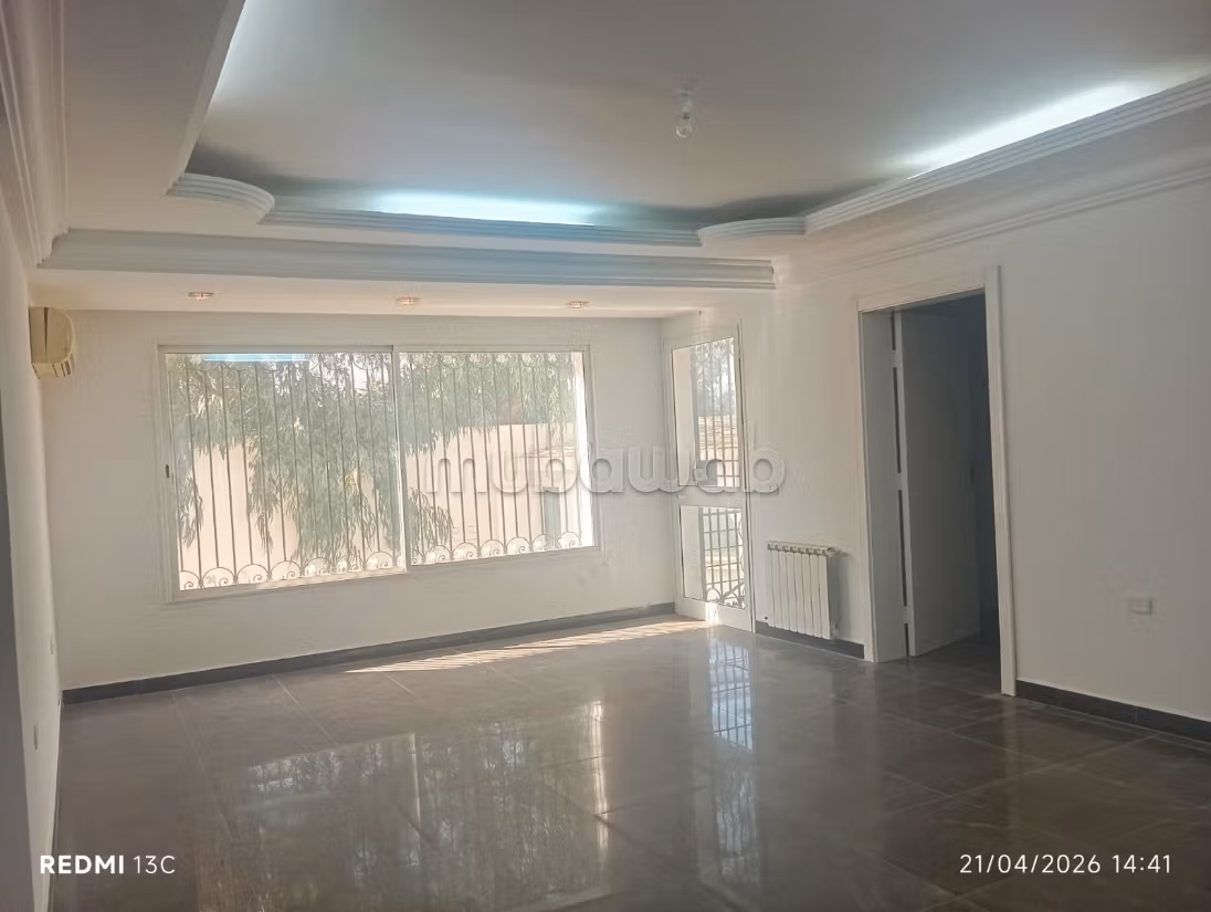 In vendita una villa con piscina e appartamenti a Yasmine Hammamet