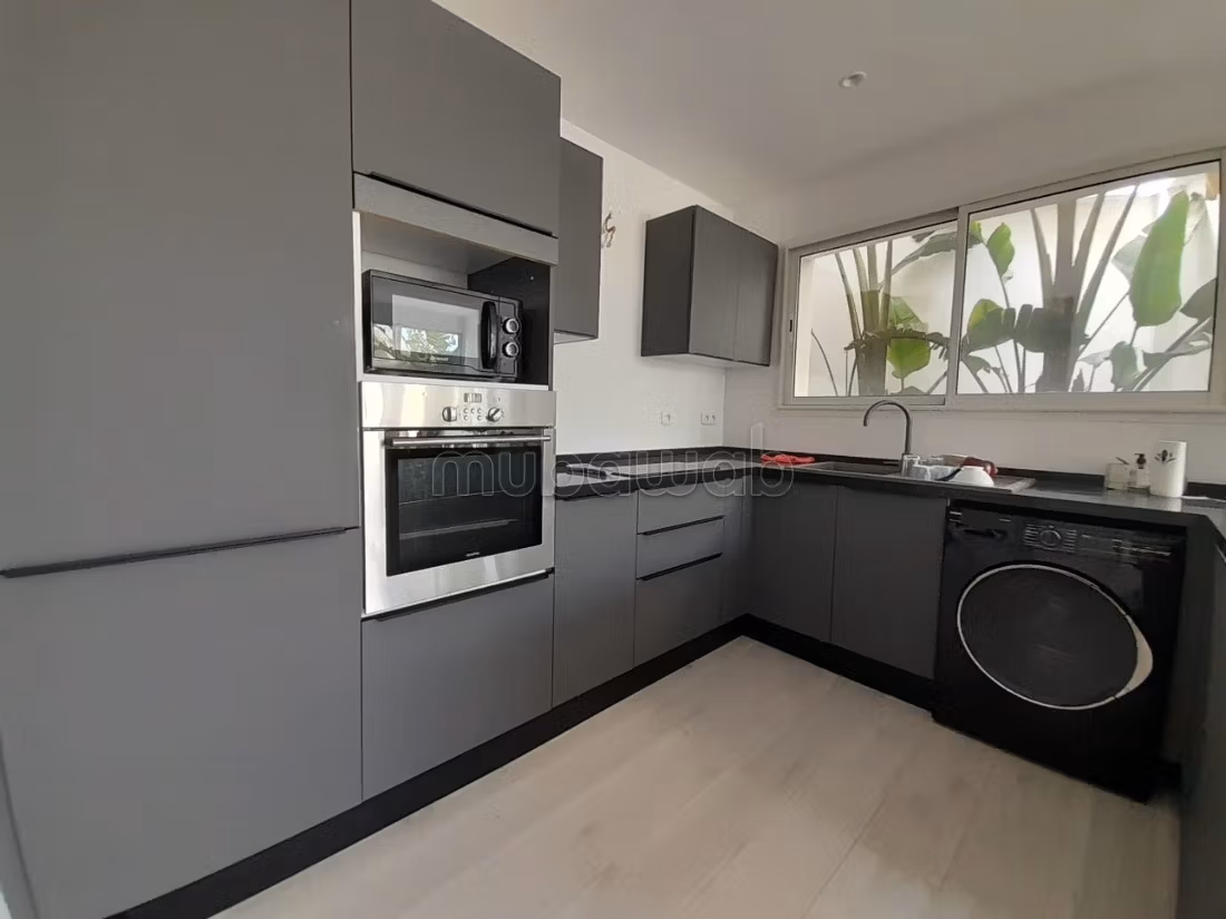 Très bel appartement moderne et haut standing en location à Gammarth. Bien meublé