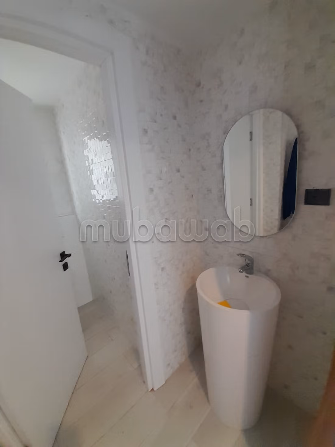 Très bel appartement moderne et haut standing en location à Gammarth. Bien meublé