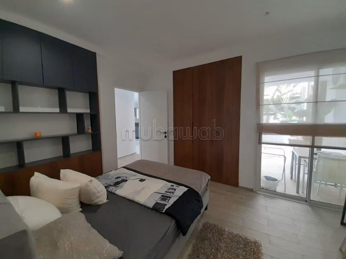 Très bel appartement moderne et haut standing en location à Gammarth. Bien meublé