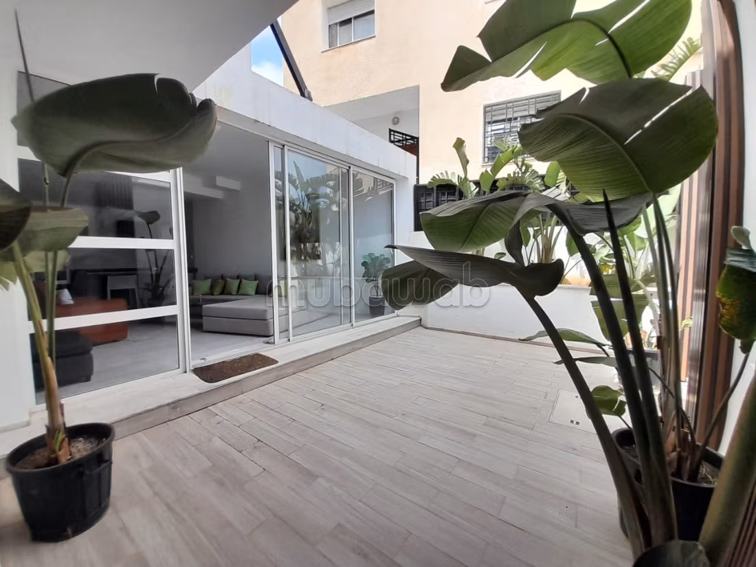 Très bel appartement moderne et haut standing en location à Gammarth. Bien meublé