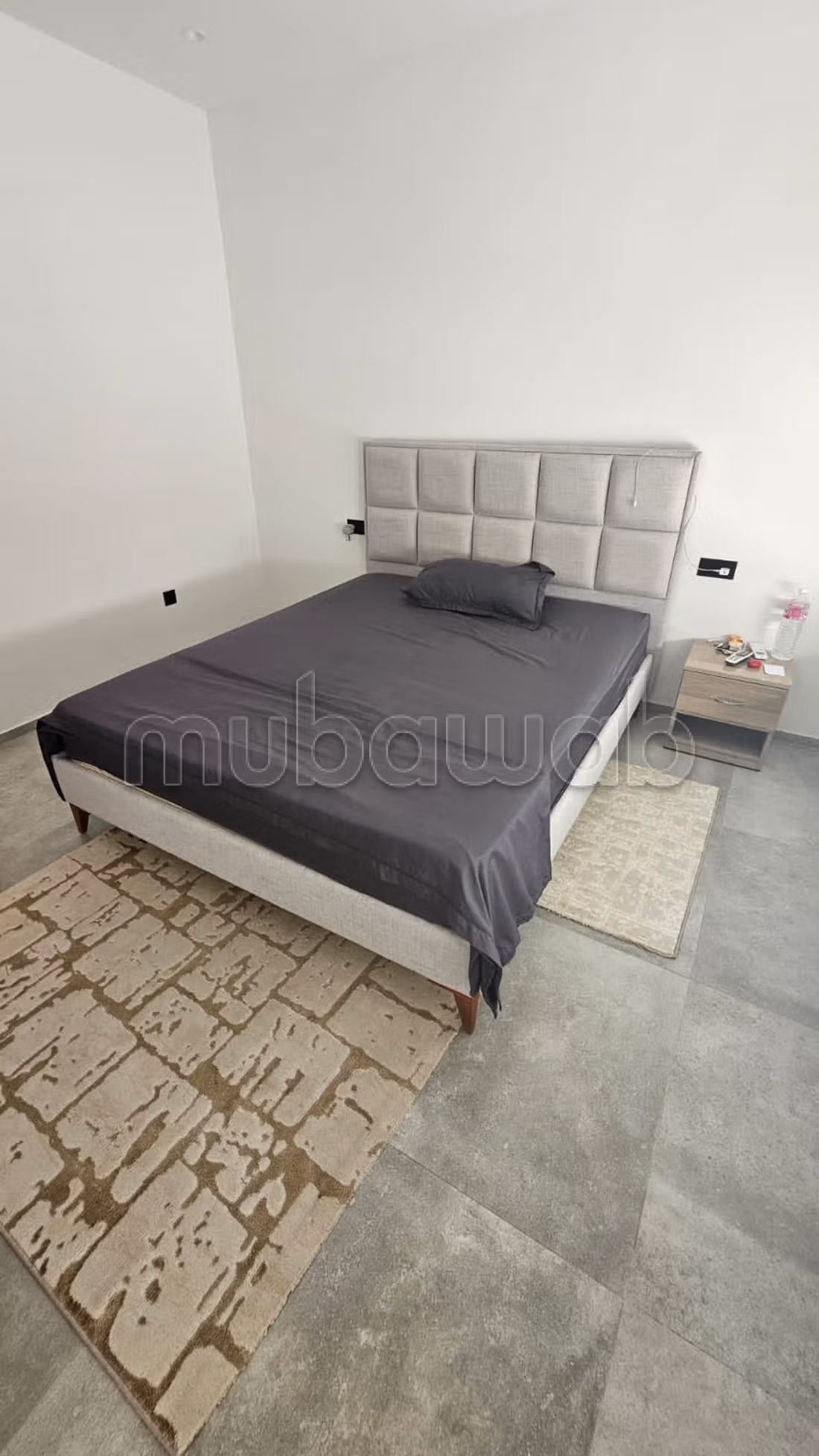 Propriété à louer à Gammarth, un triplex de 4 chambres. Jardin, terrasse piscine