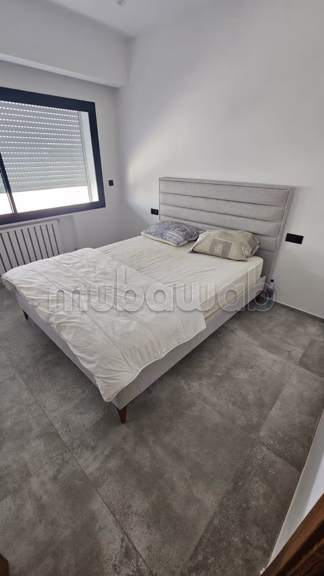 Propriété à louer à Gammarth, un triplex de 4 chambres. Jardin, terrasse piscine