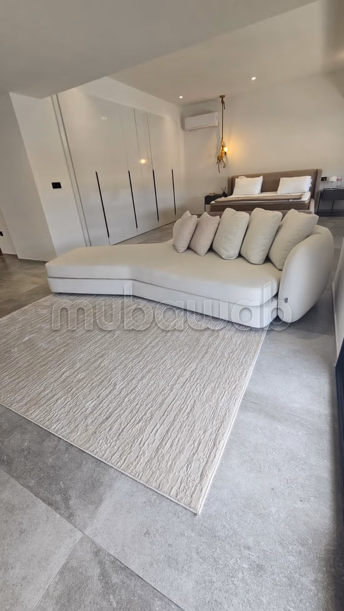 Propriété à louer à Gammarth, un triplex de 4 chambres. Jardin, terrasse piscine