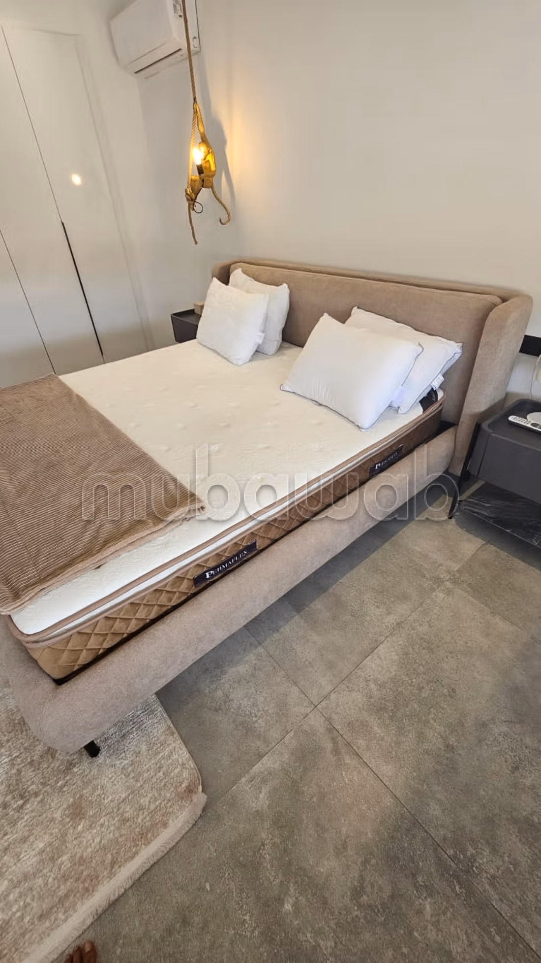 Propriété à louer à Gammarth, un triplex de 4 chambres. Jardin, terrasse piscine