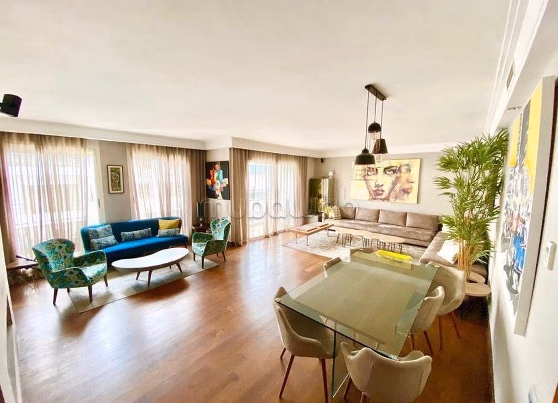 Vente d'un très bel appartement à Racine.
Superficie 168 m².
Fenêtres double vitrage et chauffage central — 3