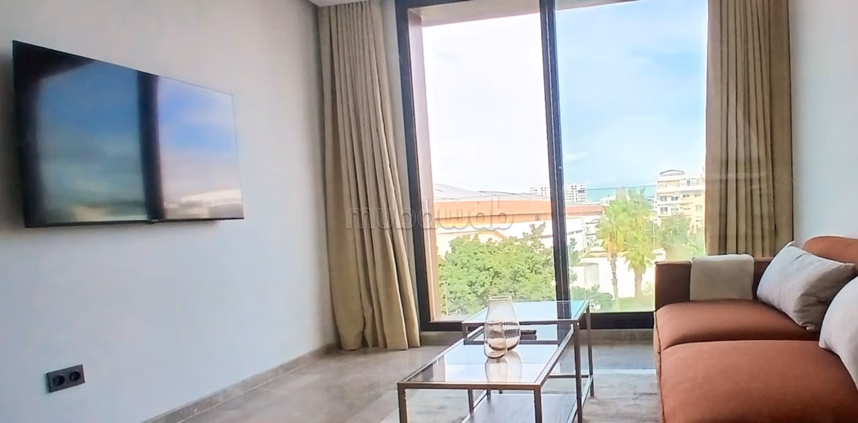 Great apartment for rent in Les princesses. 
1 room. 
Ample storage space