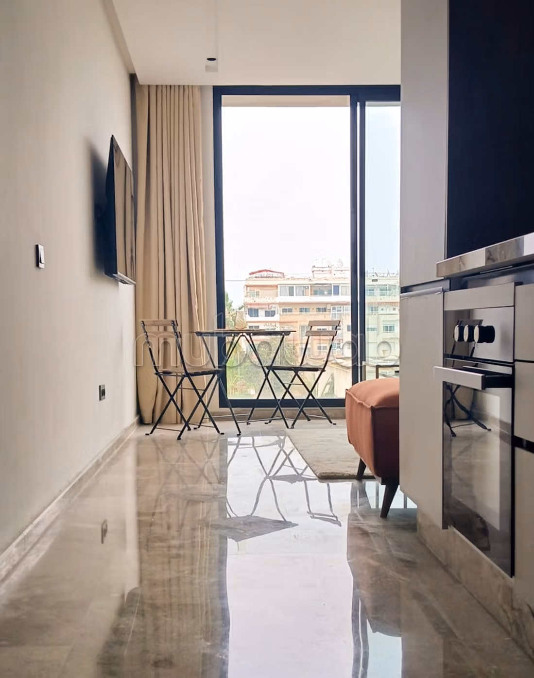 Great apartment for rent in Les princesses. 
1 room. 
Ample storage space