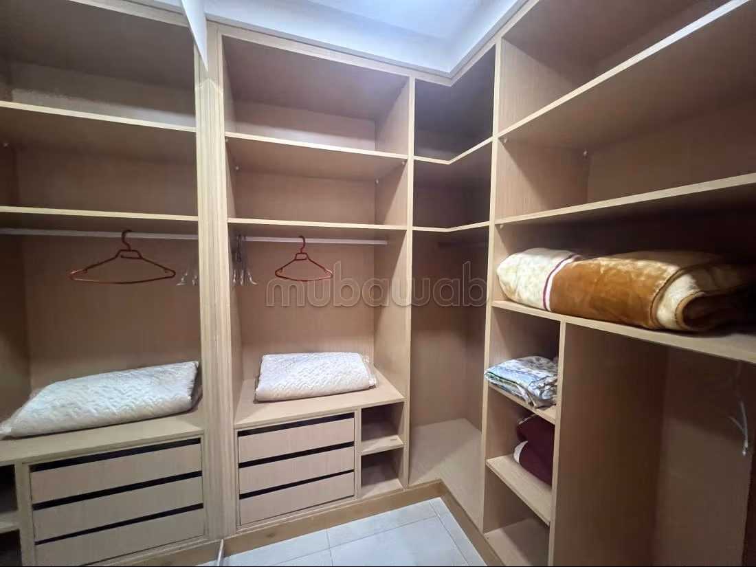 Rent an apartment in Mozart. 3 rooms. Dressing room