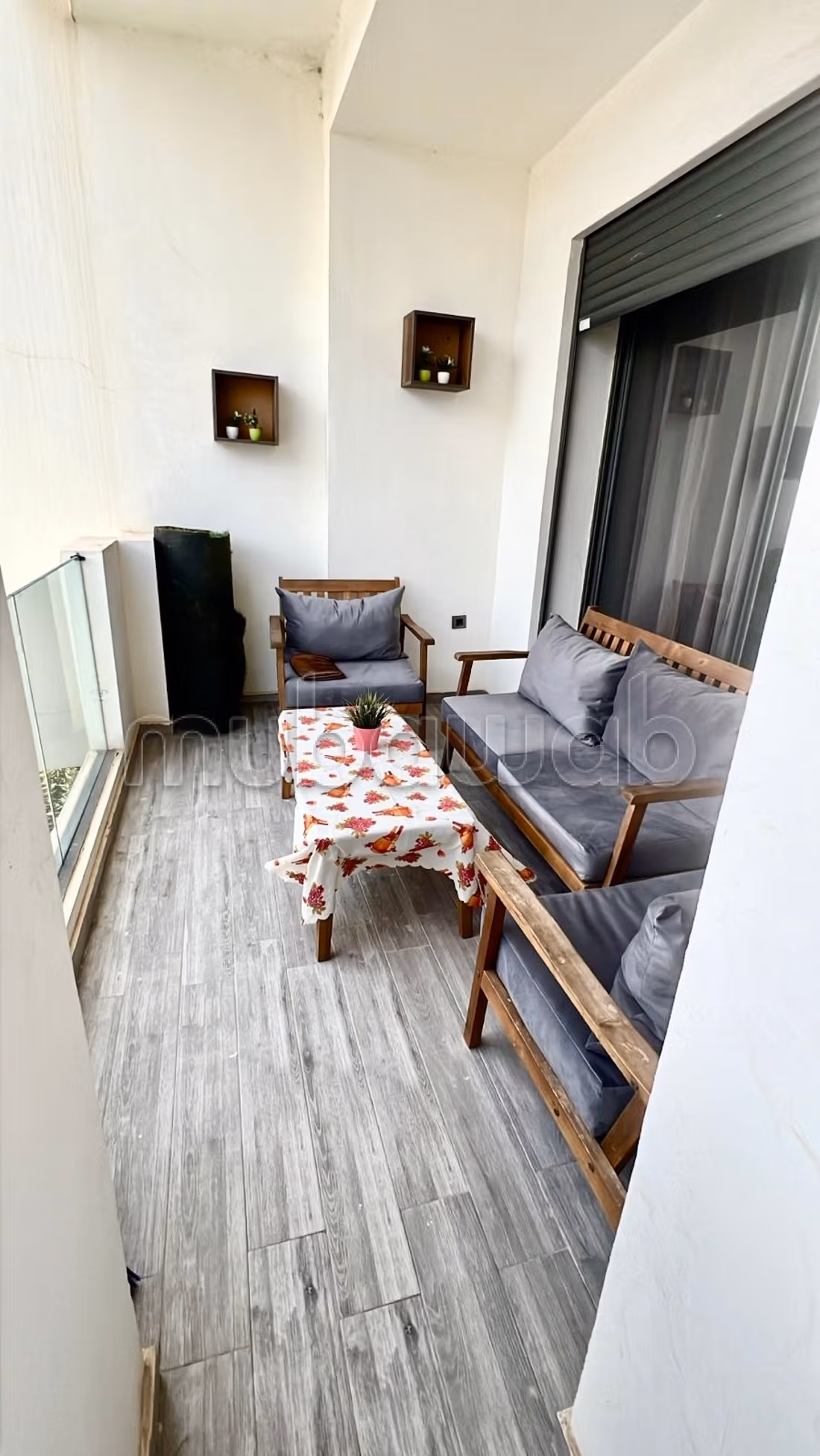 Louez cet appartement à Dar Bouazza. 3 belles chambres. Meublé