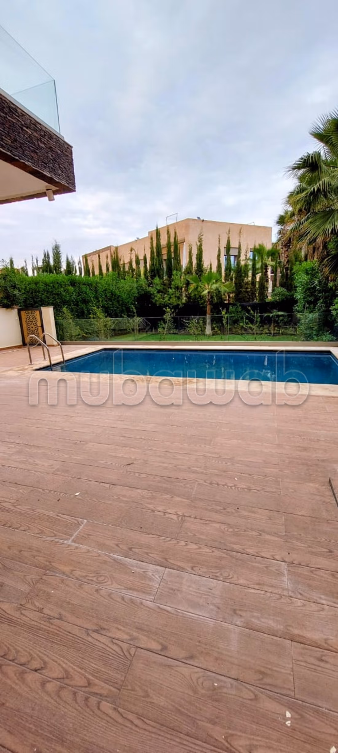 Location empty villa on Route de Tahanaout. 5 pleasant bedrooms. Prestigia argane