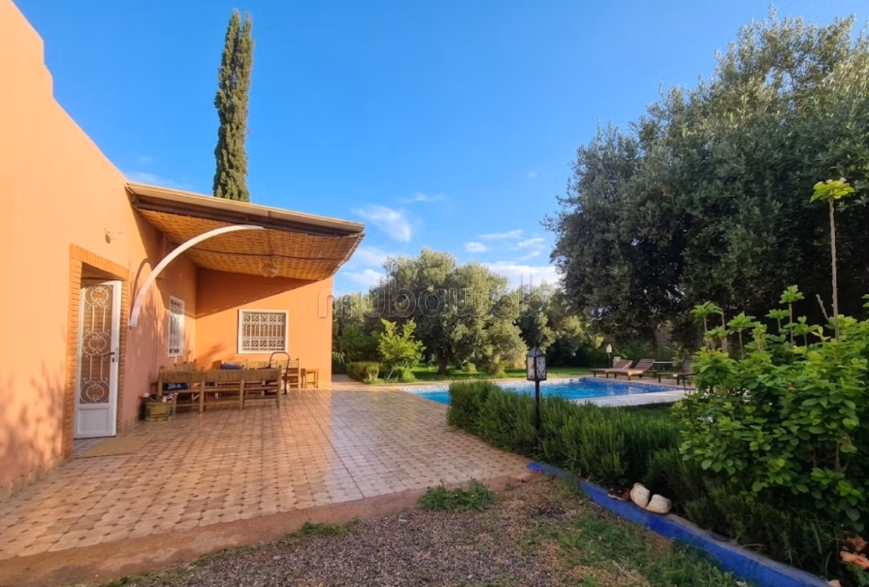 Coquette Villa de compagne avec piscine, beau jard