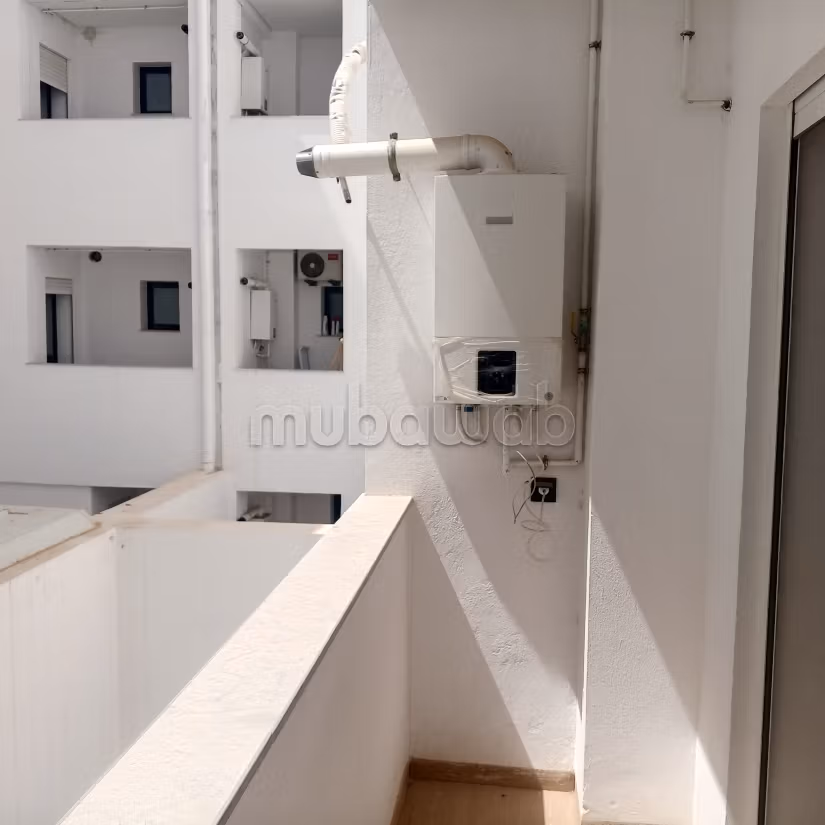 Superbe appartement à louer à Cité El Bassatine. 1 chambre. Porte blindée et système de double vitrage