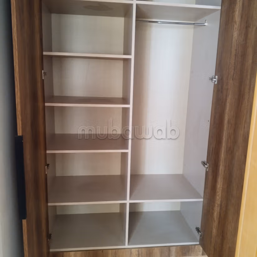 Superbe appartement à louer à Cité El Bassatine. 1 chambre. Porte blindée et système de double vitrage
