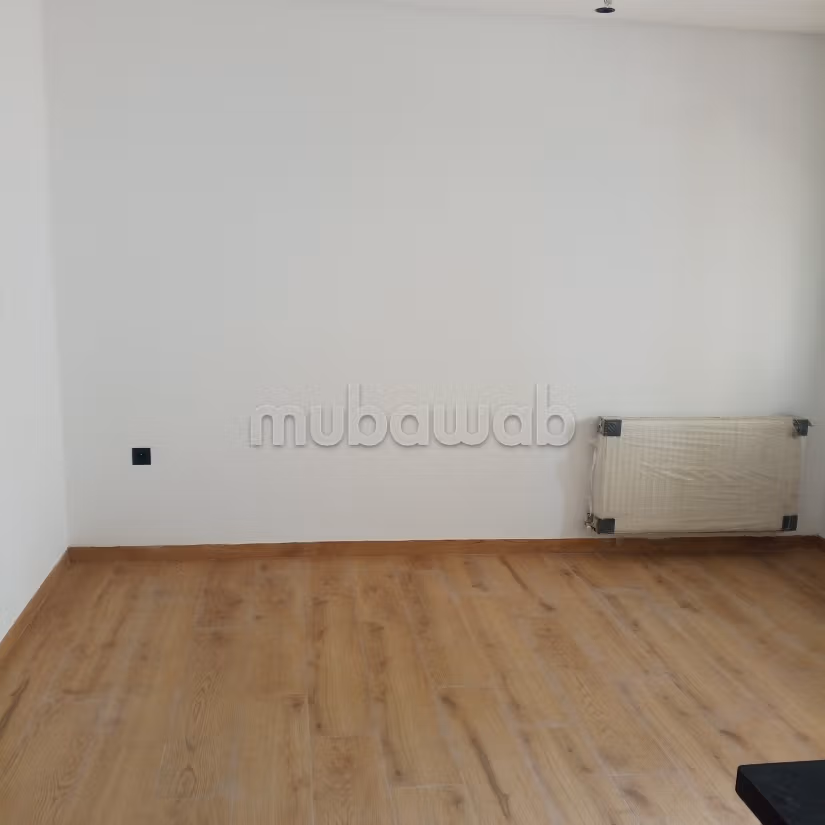 Superbe appartement à louer à Cité El Bassatine. 1 chambre. Porte blindée et système de double vitrage