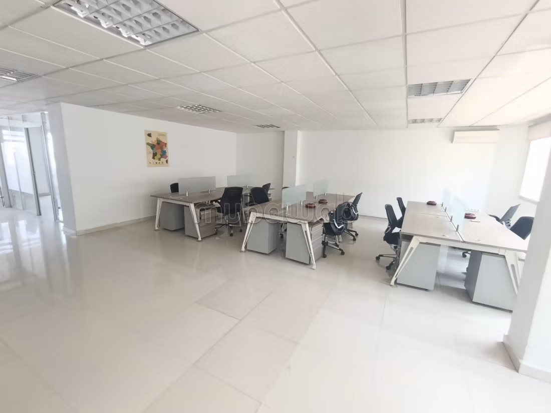 مكتب بريمير مساحته 140 م² للإيجار - راشين