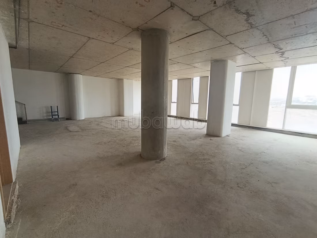 Plateau bureau neuf de 160m2 à la location – CFC