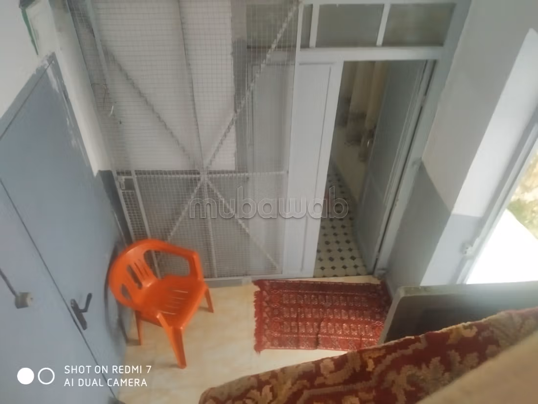 Maison titré à acheter à Médina. 12 chambres agréables. Environnement calme avec vue sur la montagne