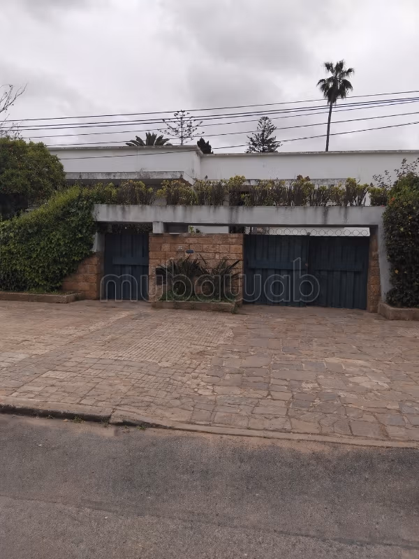 A Vendre Terrain De 1800 m² Quartier Polo Casa
