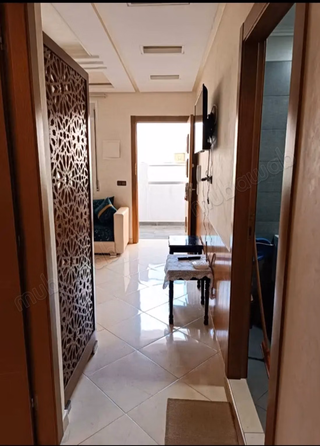 Très bel appartement en location à M'Diq. 2 grandes pièces. Bien meublé