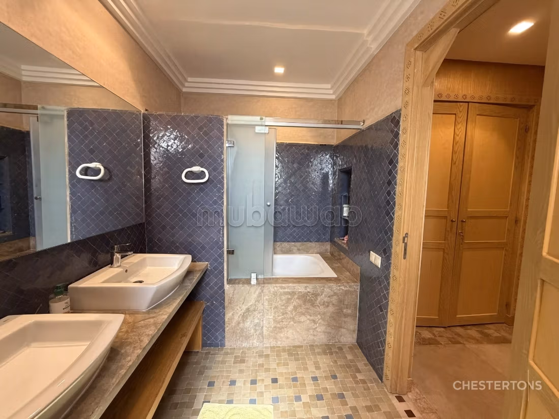 High-standing semi-detached villa with pool on Route de l'Ourika