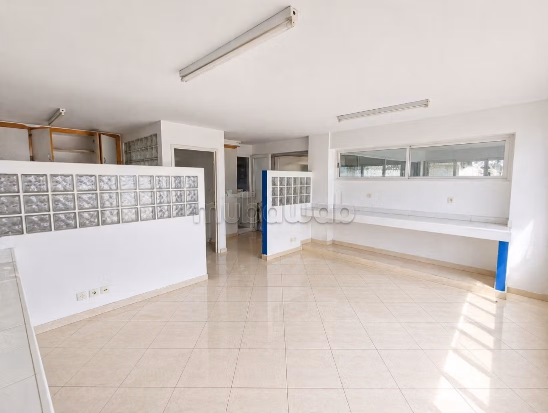 Corner commercial space – strong visibility