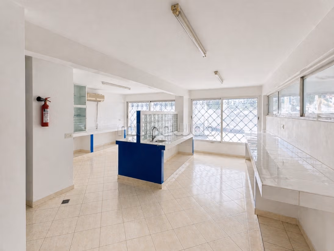 Corner commercial space – strong visibility
