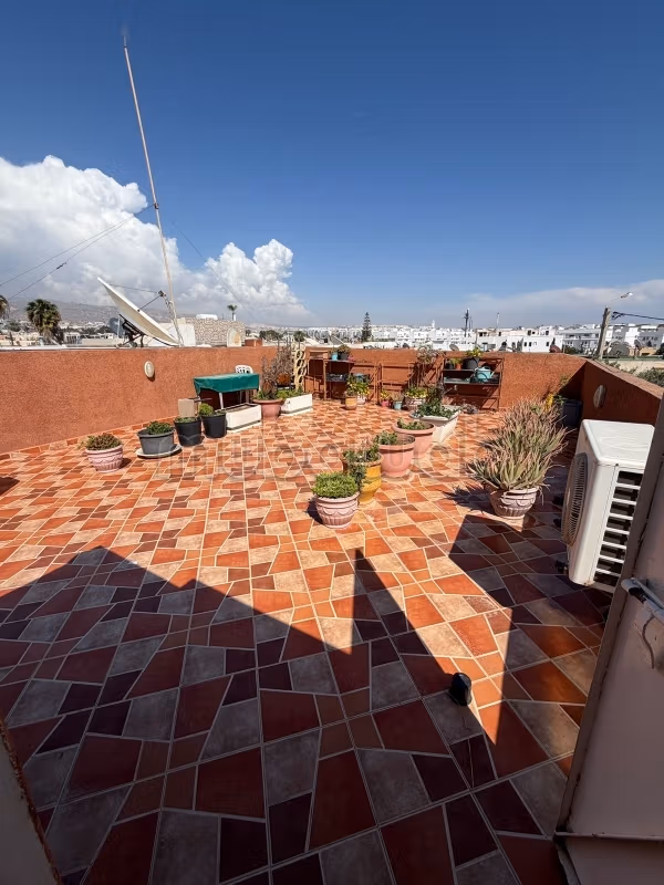 Magnífica casa en venta en Charaf. 5 habitaciones confortables. Bien amueblado