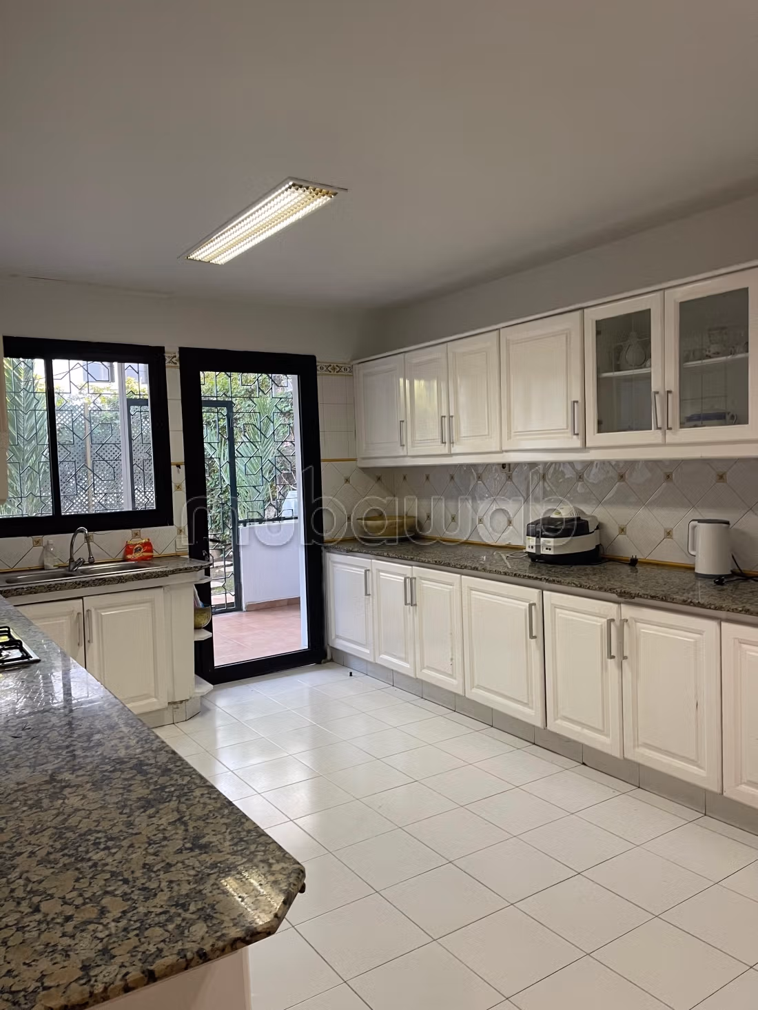 Appartement en location à Les princesses Yasmine signature.
Surface totale 360 m².
Bien meublé — 4