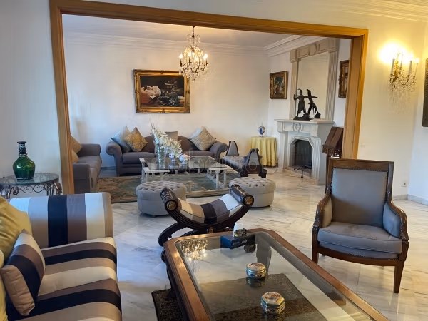 Appartement en location à Les princesses Yasmine signature.
Surface totale 360 m².
Bien meublé
