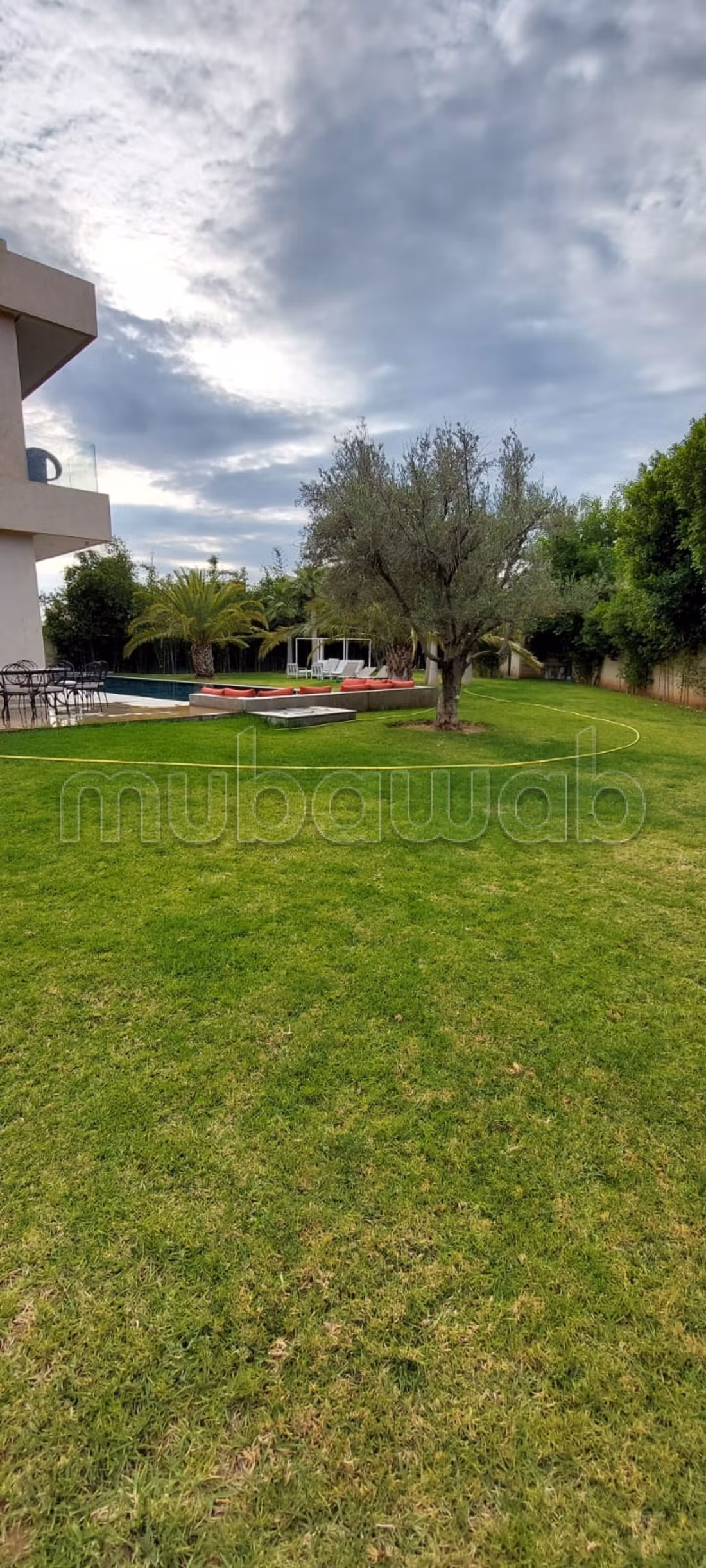 Superbe villa à louer à Route de Tahanaout.
Surface totale 330 m².
Bien meublé