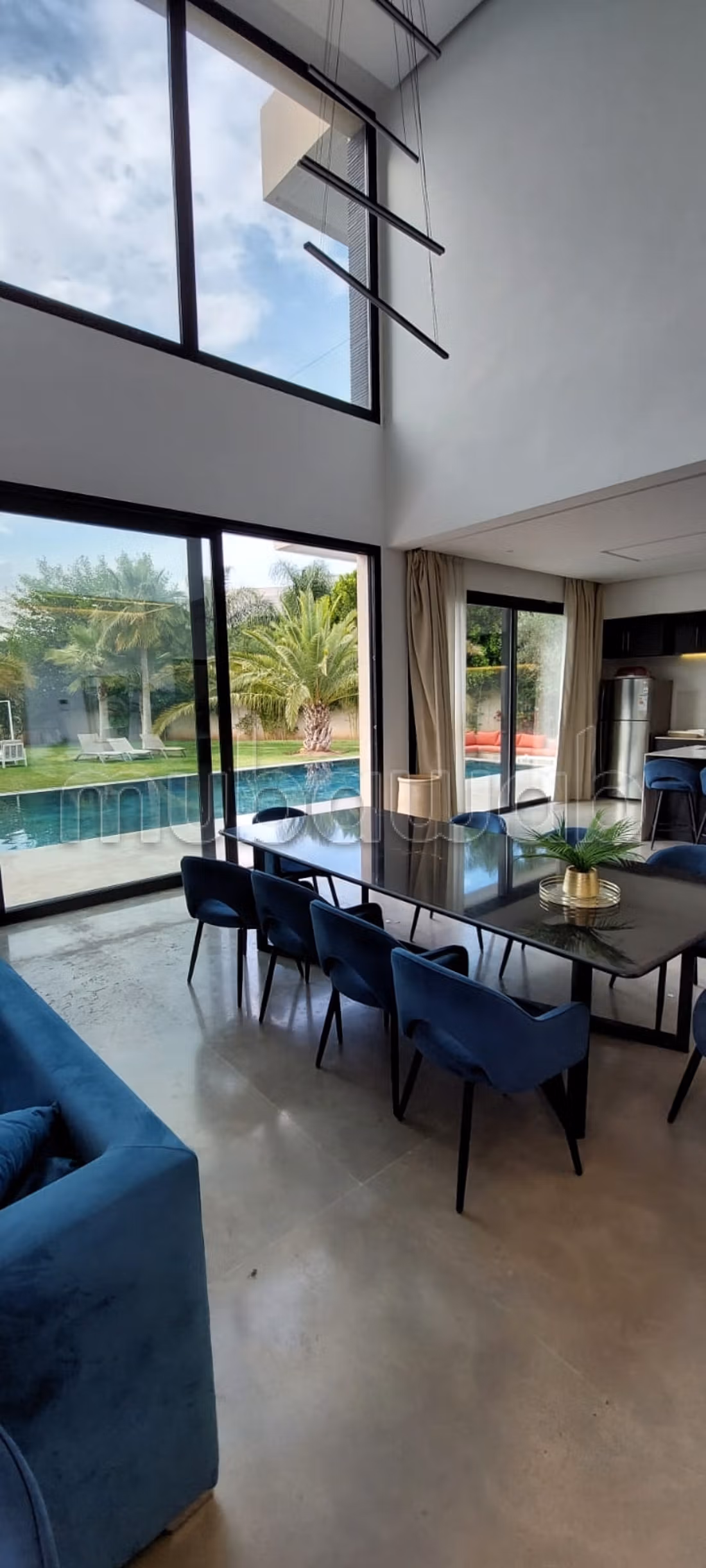 Superbe villa à louer à Route de Tahanaout.
Surface totale 330 m².
Bien meublé