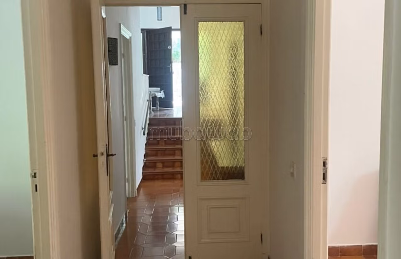 Villa a louer a tanger avec jardin surface 1200m²
