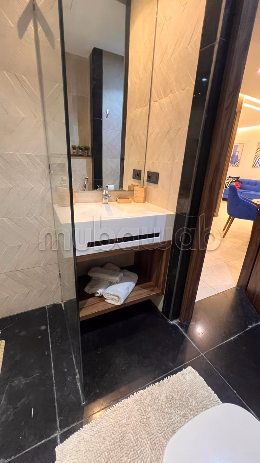 Luxurious apartment with pool