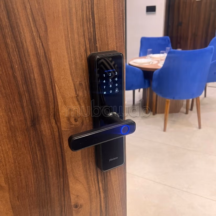 Luxurious apartment with pool