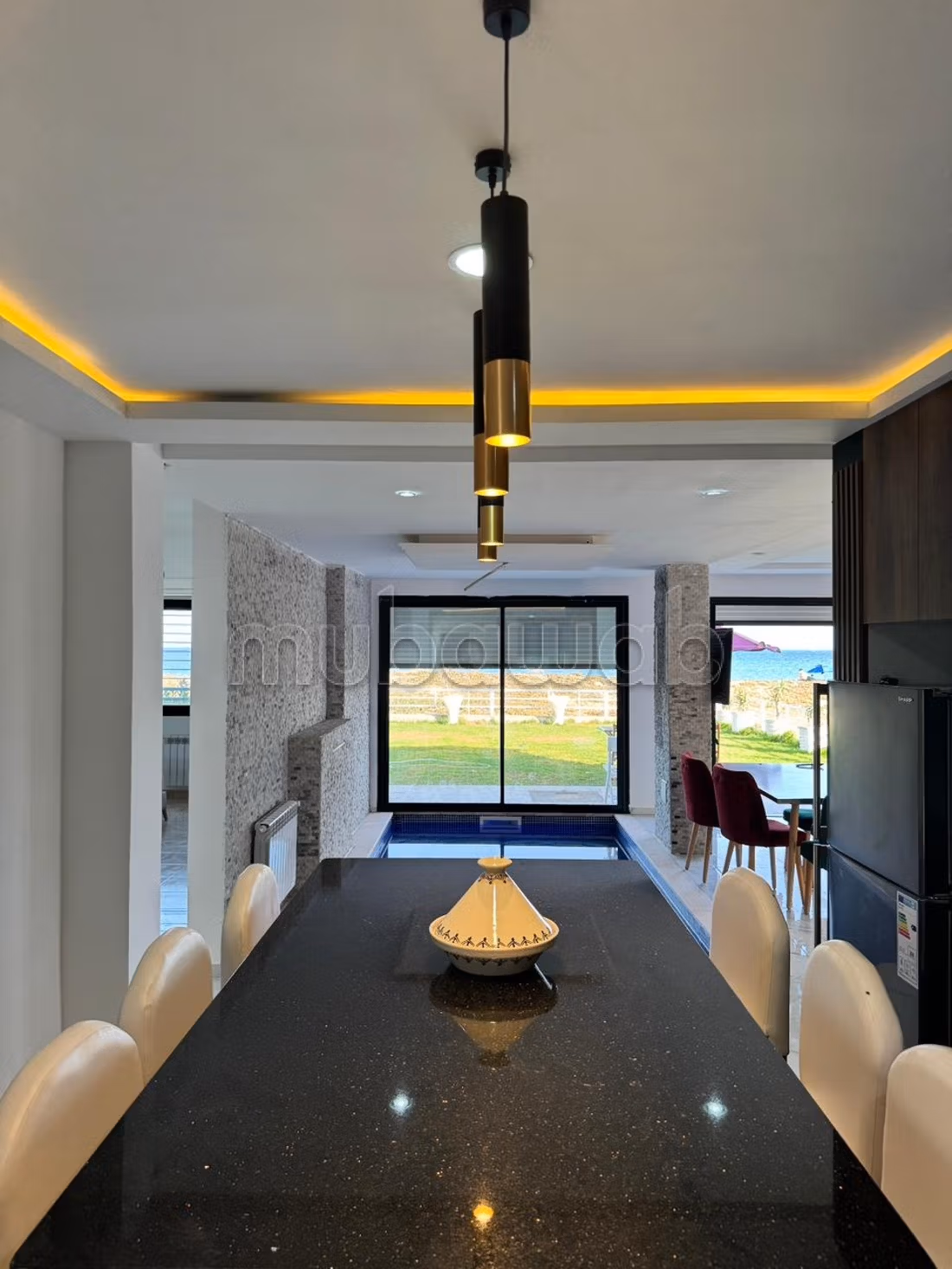 Appartement avec piscine pieds dans l'eau