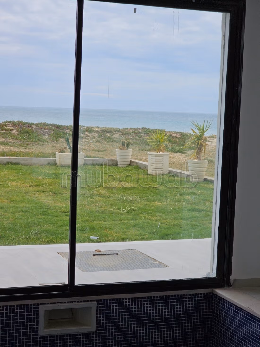 Appartement avec piscine pieds dans l'eau
