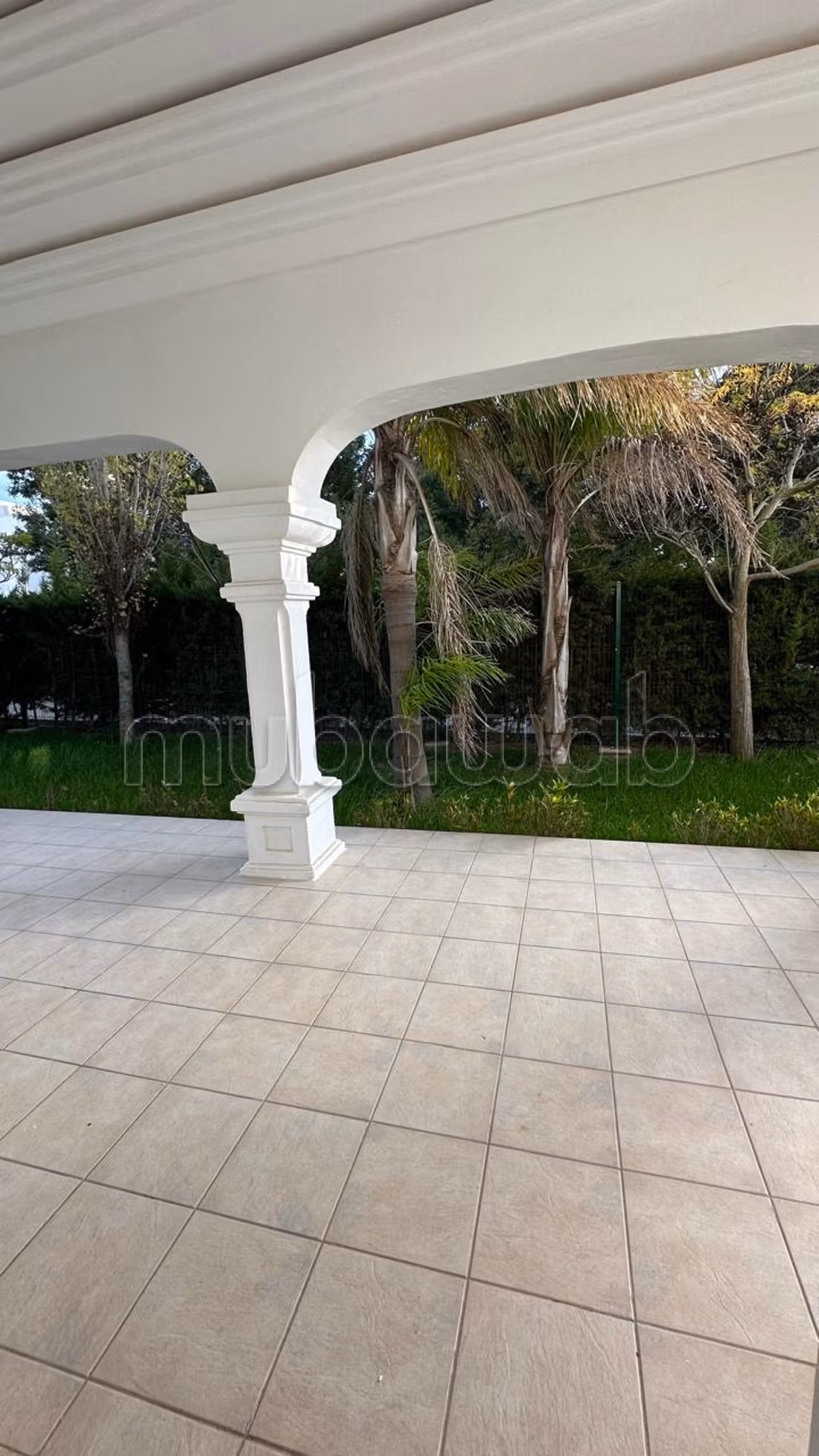 A LOUER: Villa splendide avec jardin à Rmilat