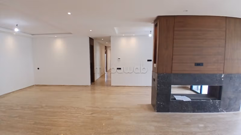 Magnífico piso en venta. 5 habitaciones grandes. Con Ascensor, balcón