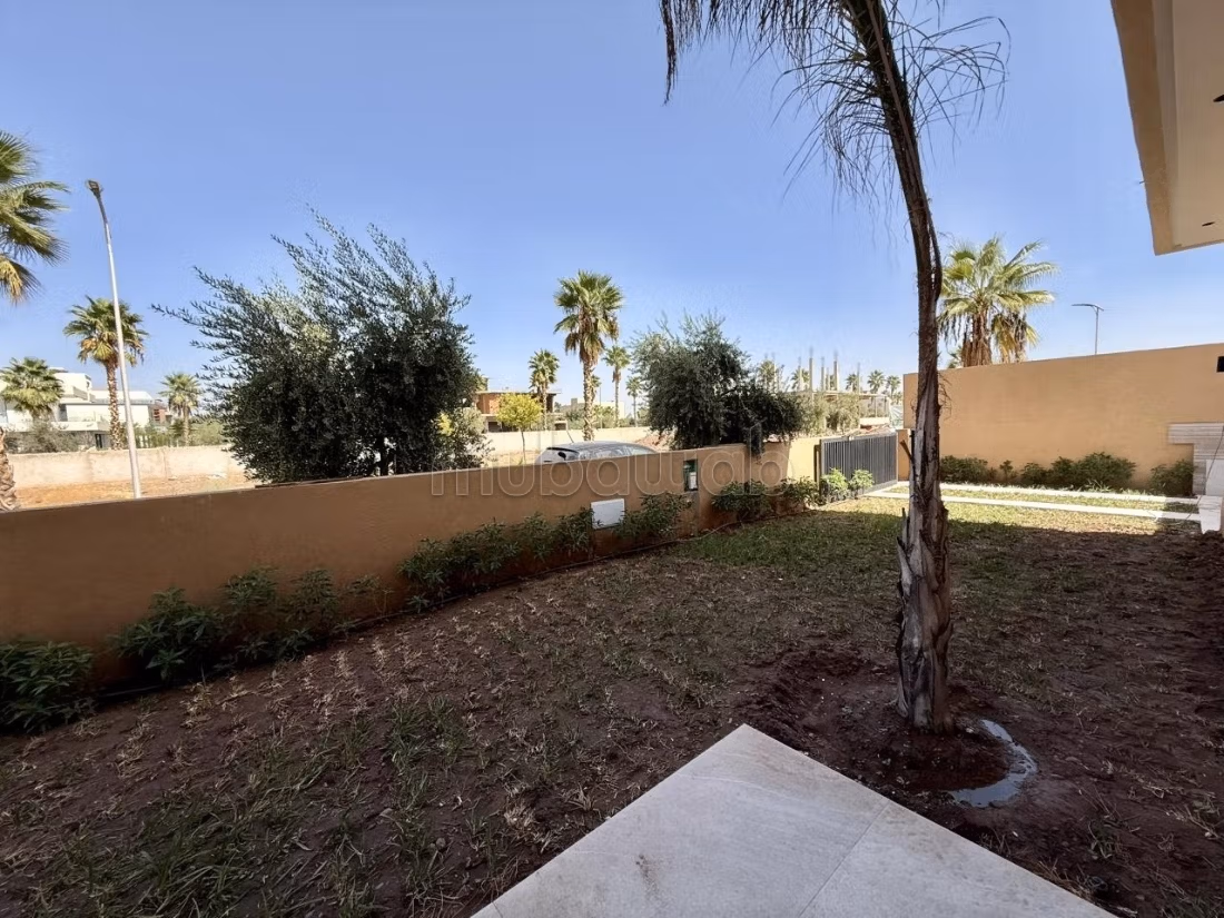 Villa con 5 Suite in Affitto – MYSK LOM26073