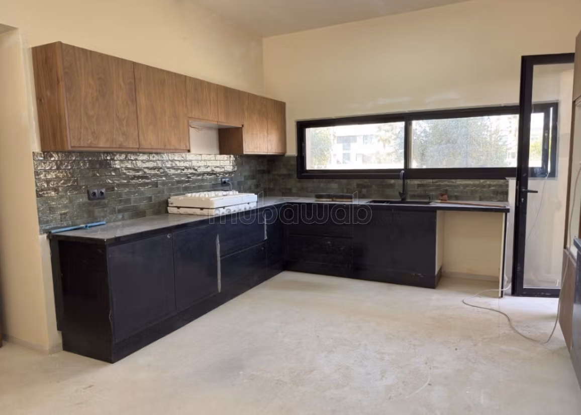 Villa con 5 Suite in Affitto – MYSK LOM26073